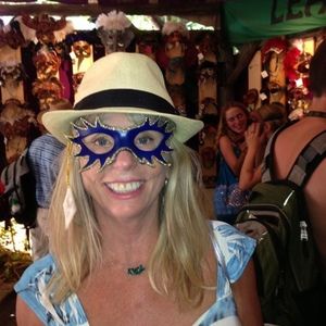 Meet your Posher, Debi